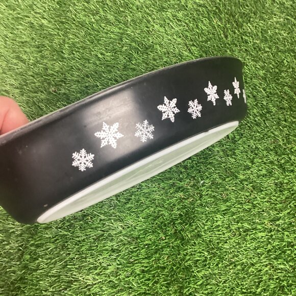 Vintage Pyrex Black Snowflake Oval Divided Serving Dish w/ Lid 1½ Qt. - Picture 9 of 16